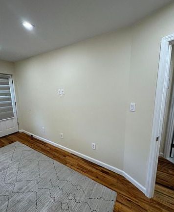 5th image of 423 Beach 9th St #2
