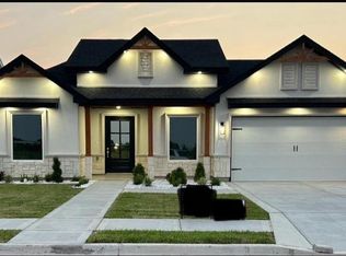 1021 Broken Arrow Dr, Alamo, TX 78516