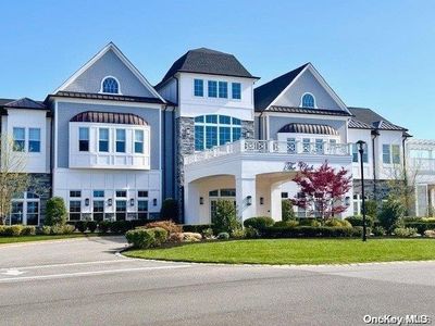 34304 Winterberry Drive #304, Plainview, NY, 11803