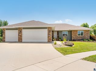 1509 W Creekside Cir, Brandon, SD 57005