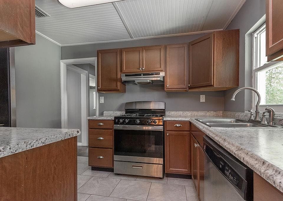 1st image of 1404 N Garfield Ave #1404