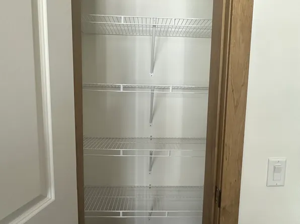 203 E 37th Pl, Bellevue, NE 68005