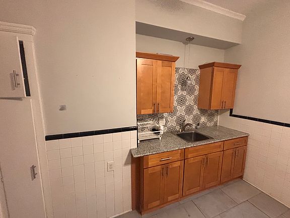 4th image of 554 Linwood Ave #3