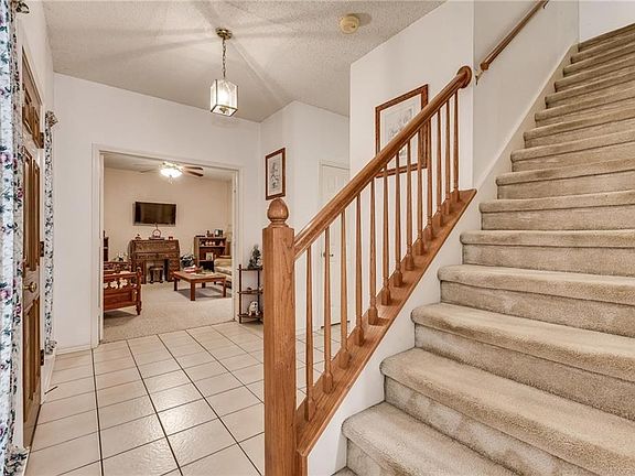 4th image of 729 Bluebonnet Dr