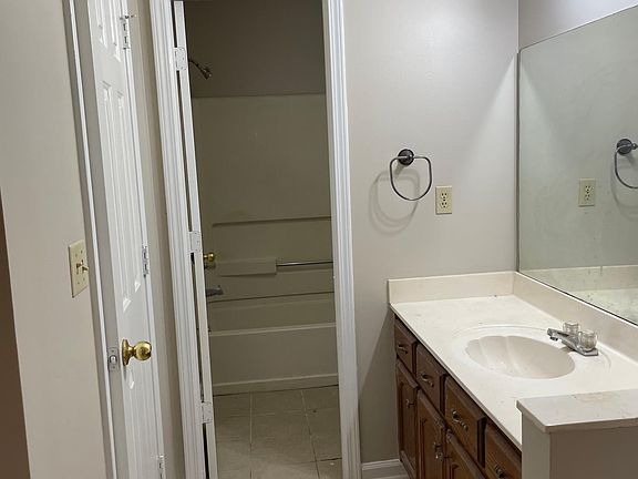 5th image of 10415 Kristen Dr S