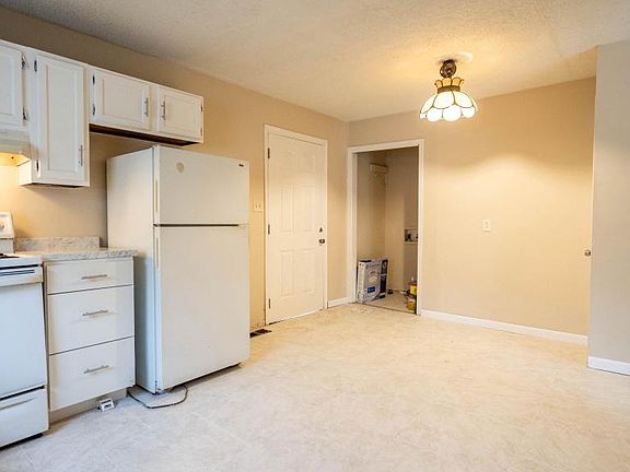 4th image of 801 Biddle St