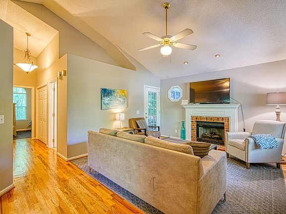 3rd image of 226 Broughton Dr