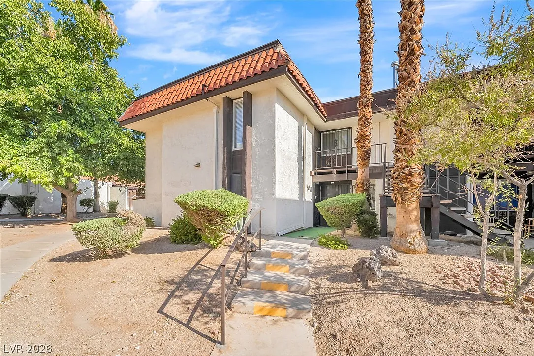 3 bed, 2.0 bath, 1125 sqft, $1,700 — Photo 1