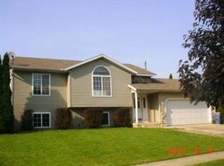 1429 Springdale Dr SE, Grand Rapids, MI 49508