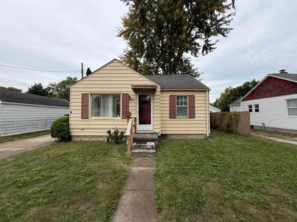 1704 Pulaski St, Bay City, MI 48708