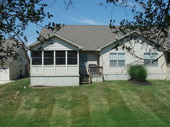 2nd image of 810 Carriage Ln