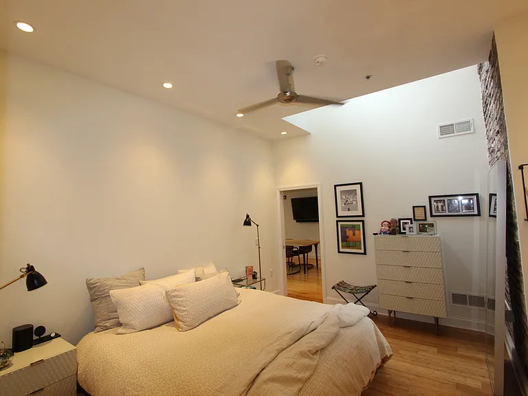 139 7th St #2000 — Photo 31