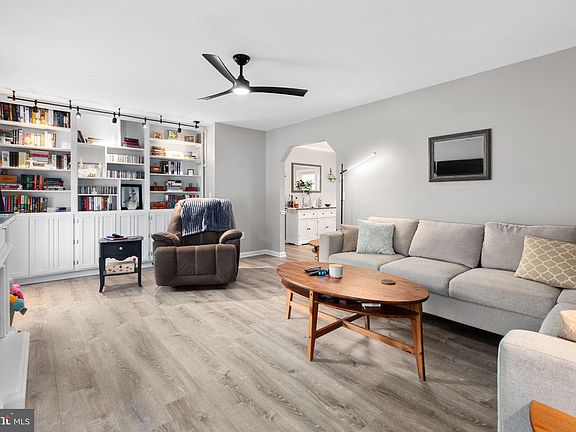 5th image of 10414 Chesterwood Dr