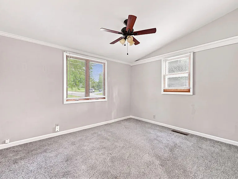 131 Oak Dr — Photo 18