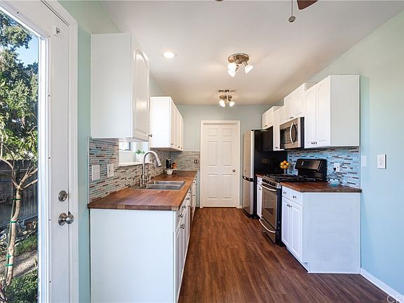 5th image of 22157 Hart St