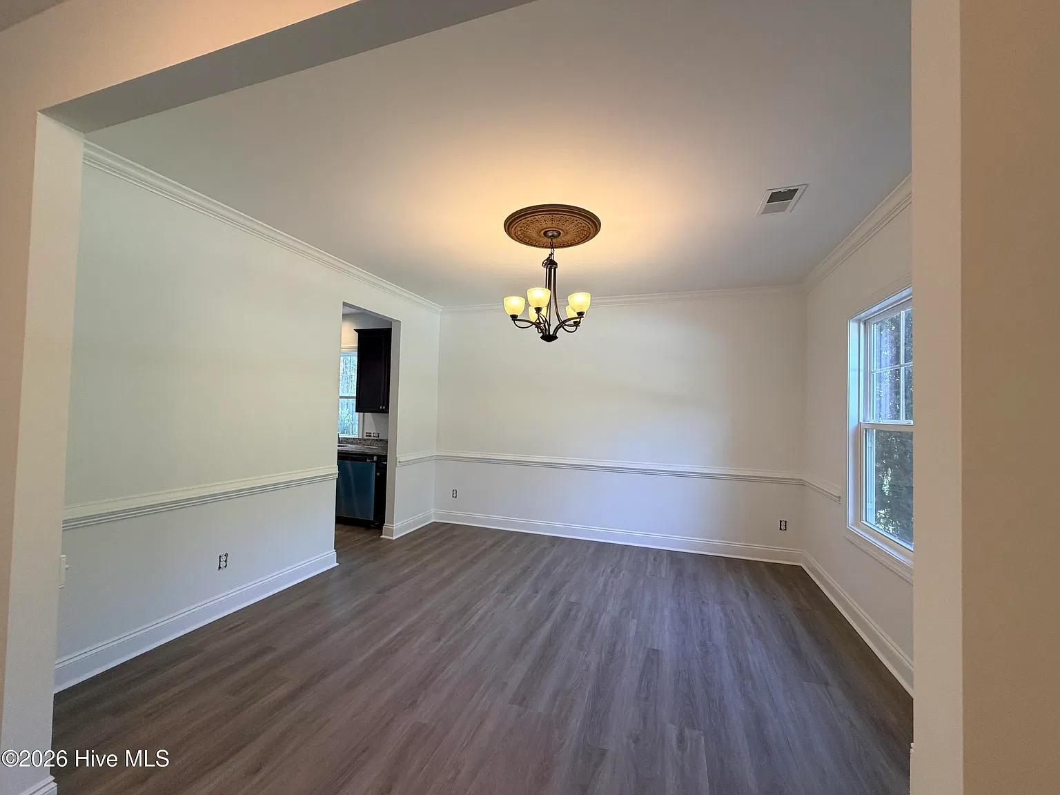 5 bed, 3.0 bath, 3055 sqft, $2,800 — Photo 3