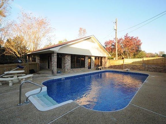 3rd image of 63 W Lakeview Dr