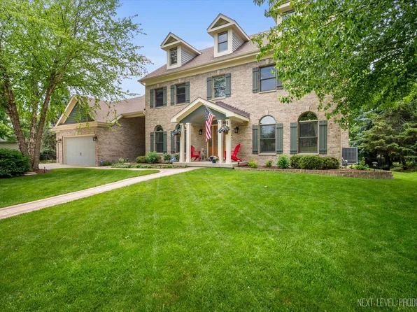 39W683 Carl Sandburg Rd, Saint Charles, IL 60175