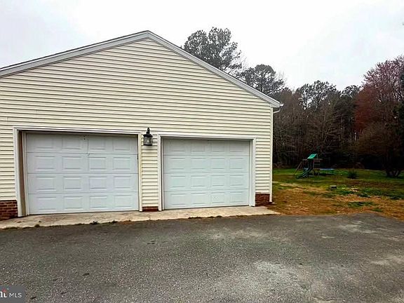 4th image of 10156 Pineview Ln