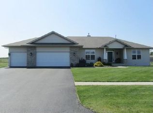 1104 Burlington Way, Davis Junction, IL 61020