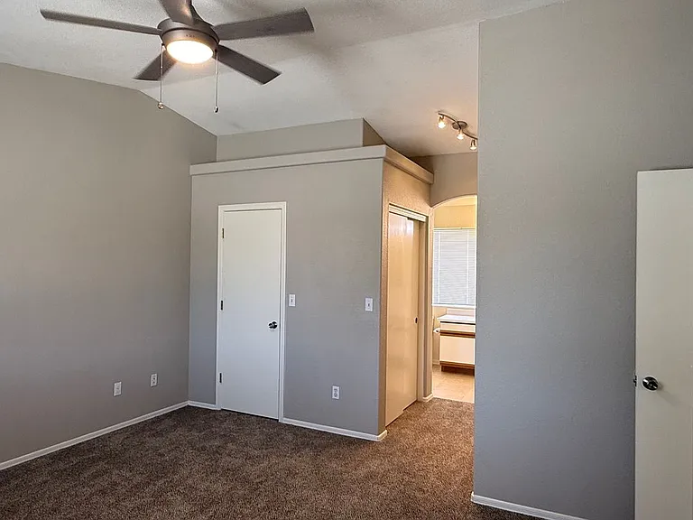 3128 Jamaica Blvd S — Photo 18