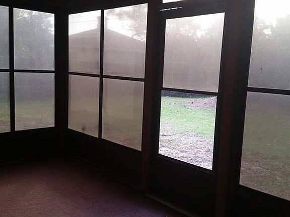 4th image of 1551 Russell Ave