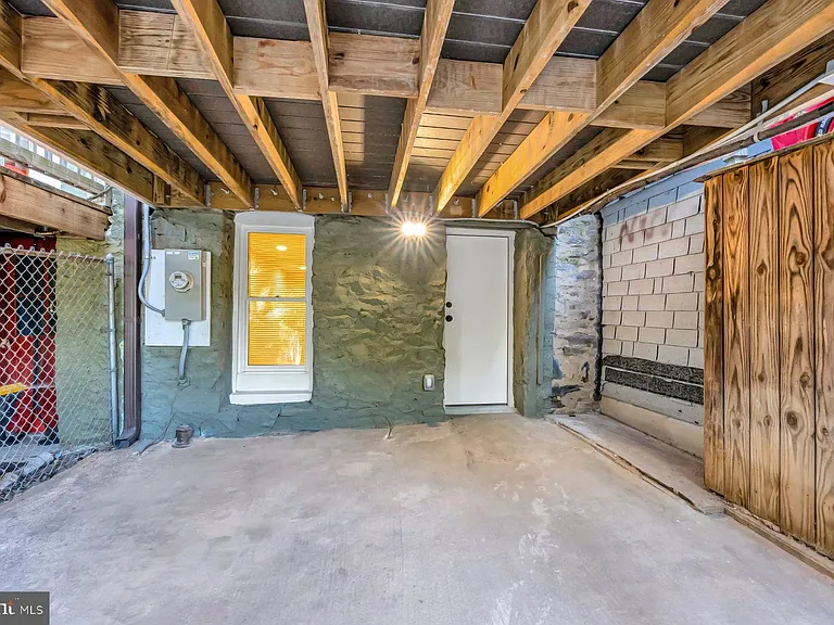 3152 Remington Ave — Photo 32