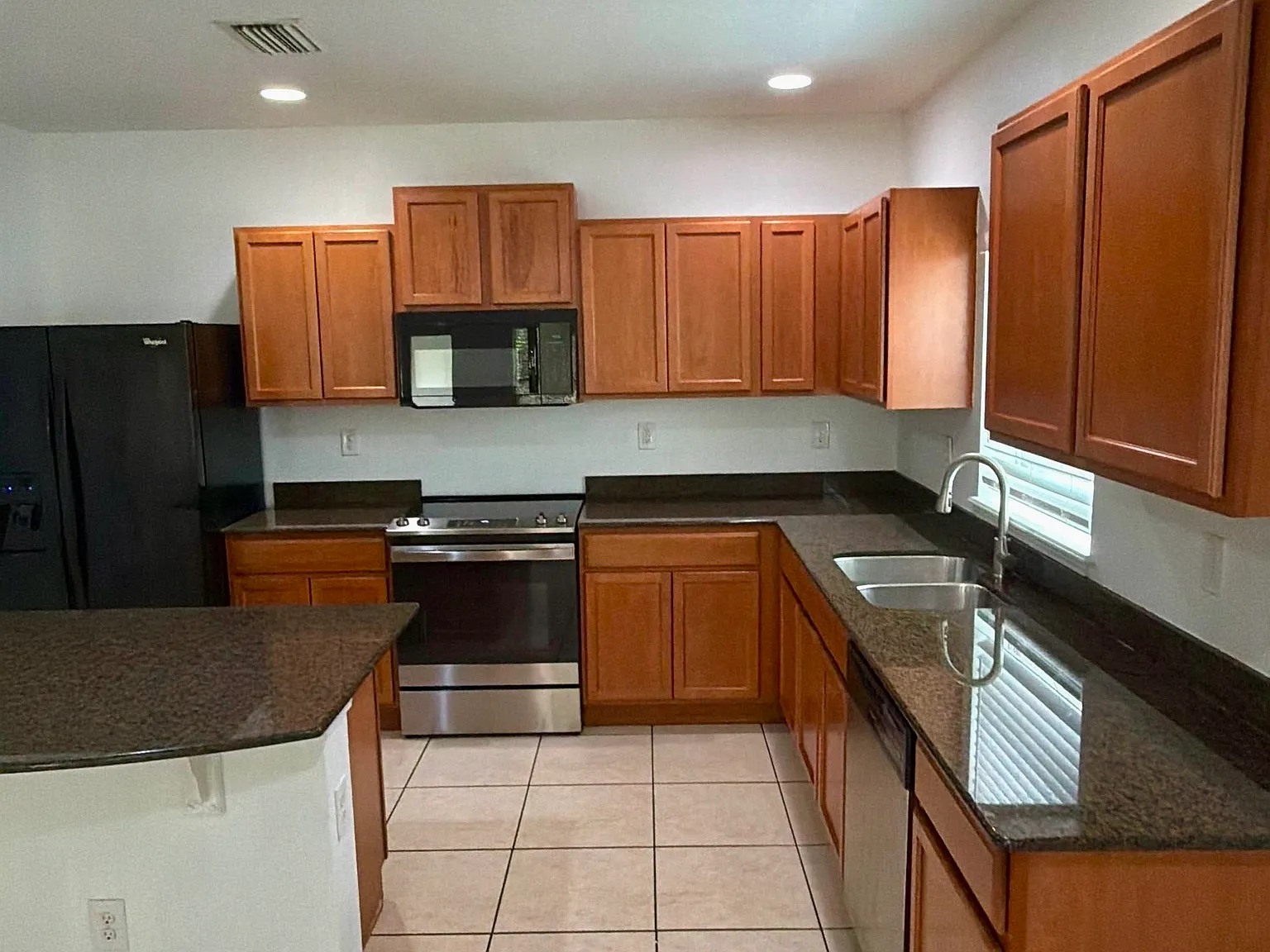 2 bed, 2.5 bath, 1320 sqft, $1,649 — Photo 4