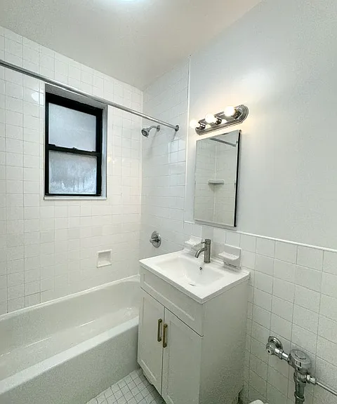 21-14 Crescent St #8 — Photo 7