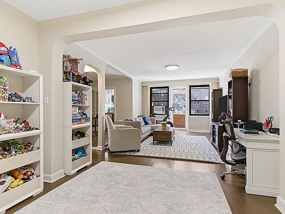 5th image of 69-60 108th St APT 306