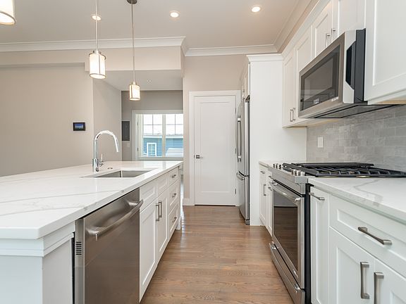 2nd image of 3243 Washington St #3