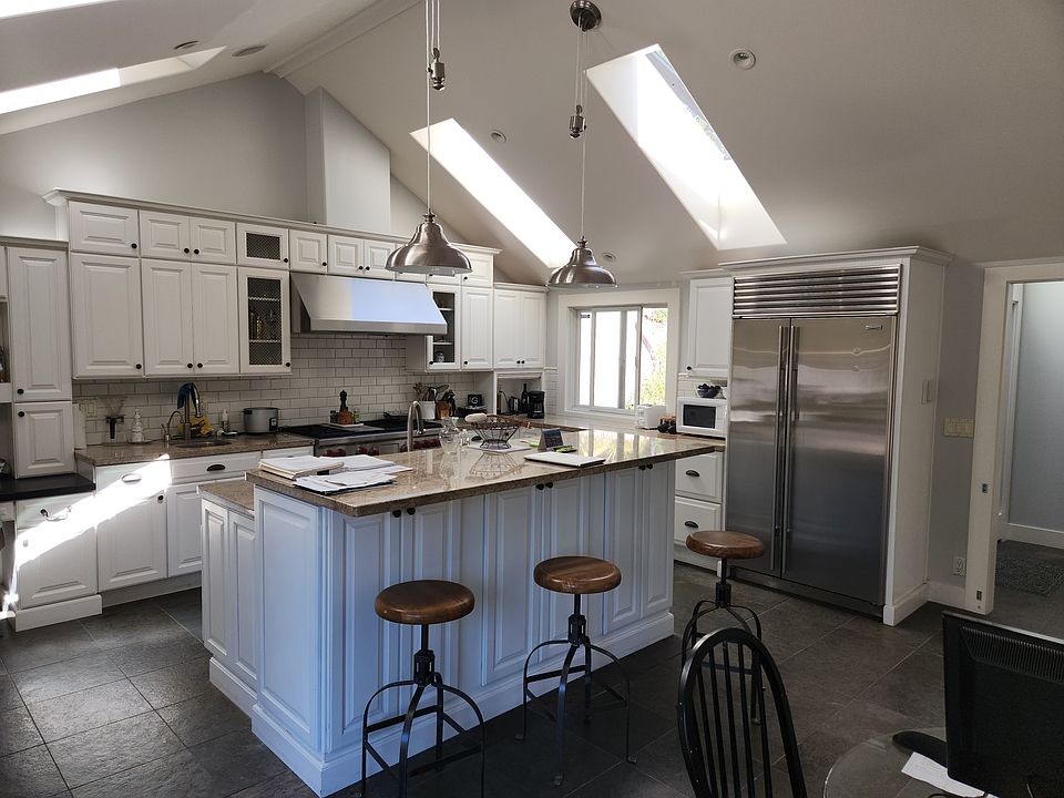1st image of 220 Gabarda Way