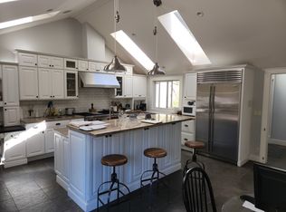 220 Gabarda Way, Portola Valley, CA