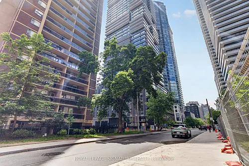 55 Charles St E #4303 Photo 1
