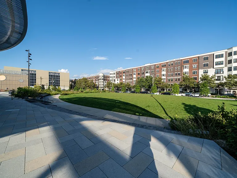 1300 Grand St #418 — Photo 27