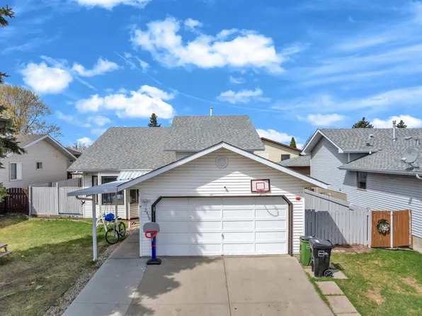 2416 35th St NW, Edmonton, AB T6L 4M3