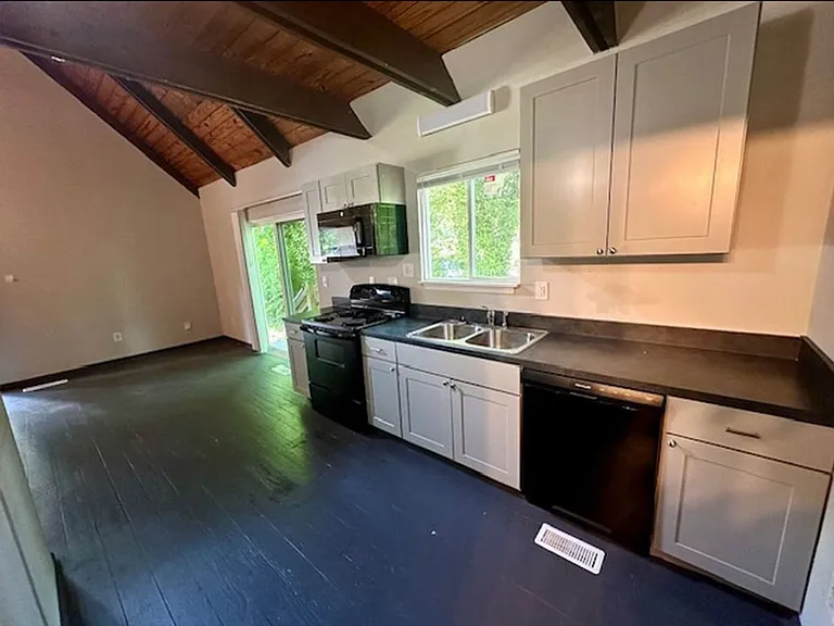 407 Lindsay Rd — Photo 9