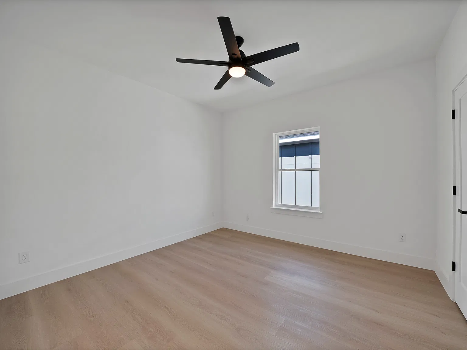 3 bed, 1700 sqft, $2,500 — Photo 3