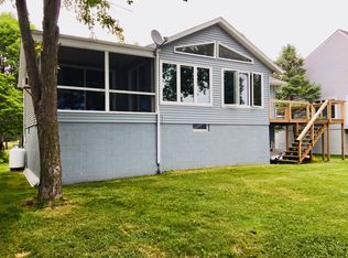 W11033 W Lake Dr, Stockholm, WI 54769