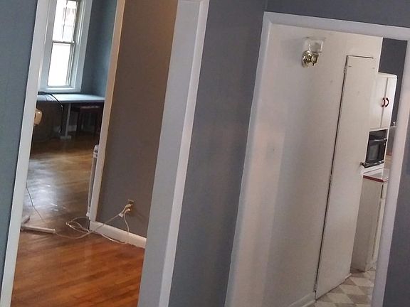 Entrance Hall to Living Room