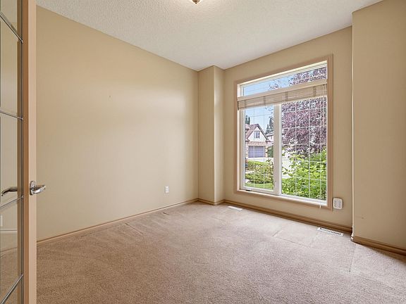 5th image of 708 Haliburton Cres NW