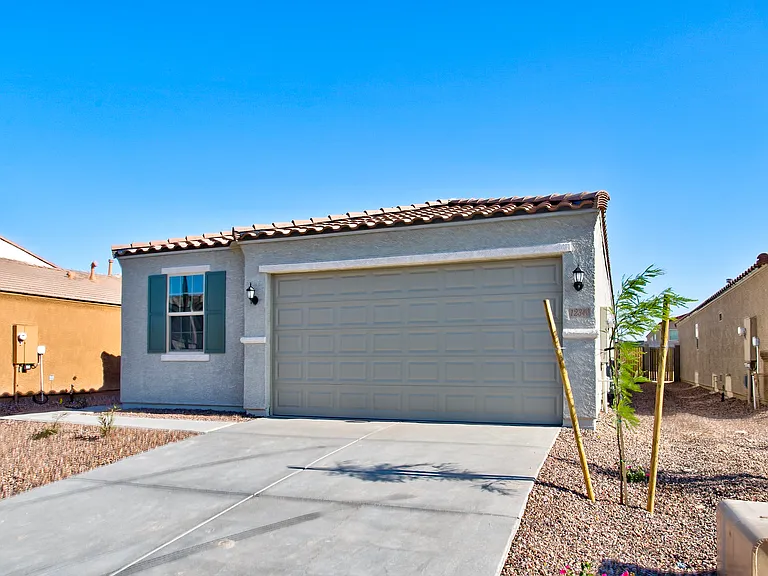 12340 W Kaler Dr — Photo 3