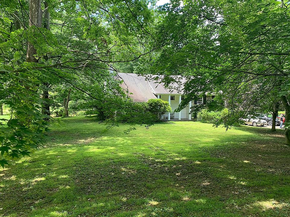 2nd image of 852 Devon State Rd