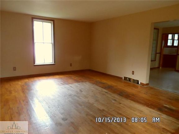4th image of 133 E 1st St