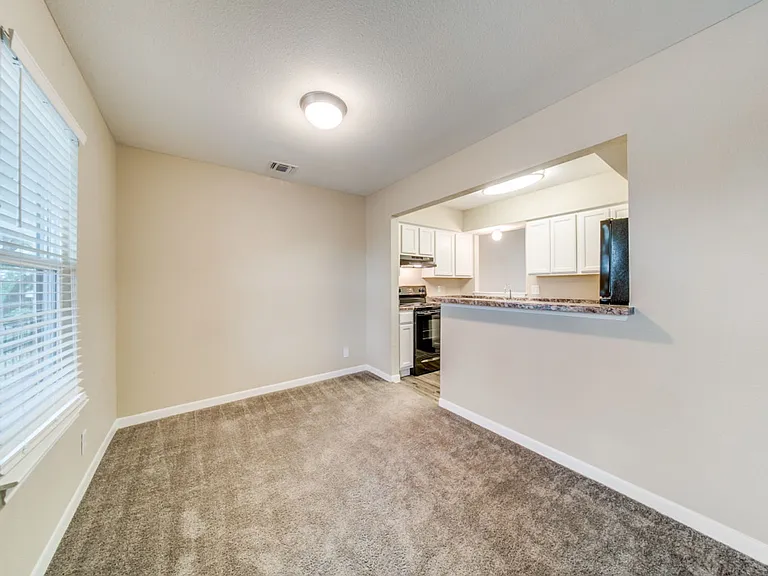 The Oaks Apartments At Medical Center — Photo 17