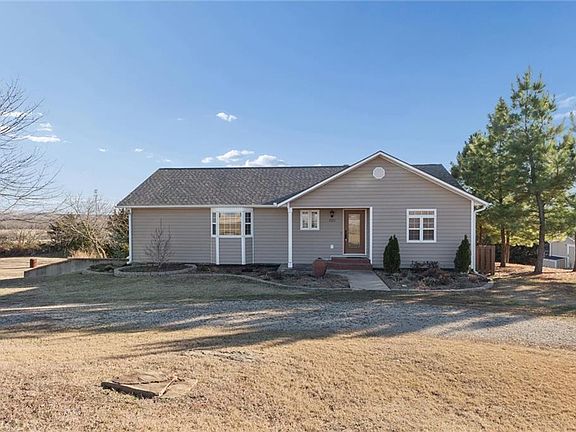 3rd image of 220 Overlook Dr