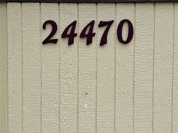 3rd image of 24470 Country Club Dr