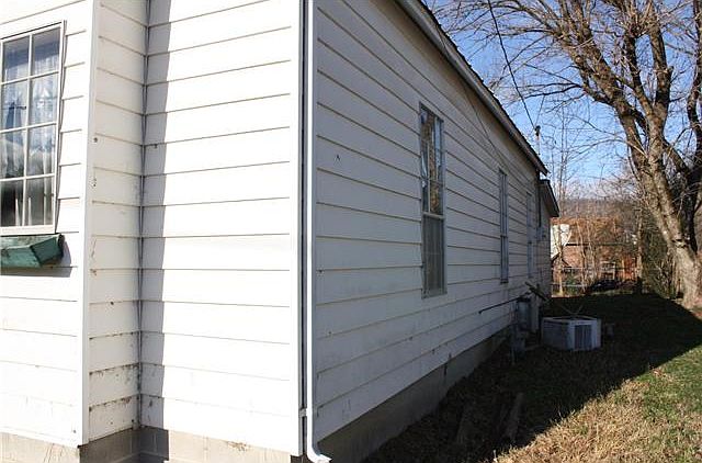 2nd image of 1401 Hinch St