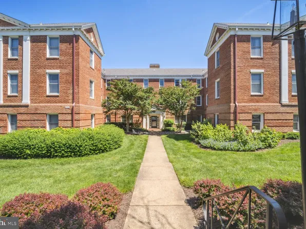 906 S Washington St APT 302, Alexandria, VA 22314