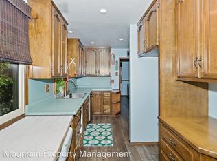 24581 San Moritz Dr, Crestline, CA 92325